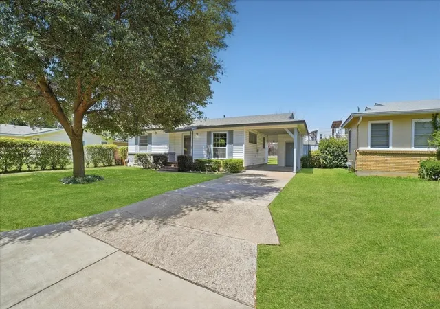 Photo 3 of Sale Pending at 109 Casstevens St, Westworth Village, TX 76114 | MLS# 21325921 | Listing updated on 2026-08-22