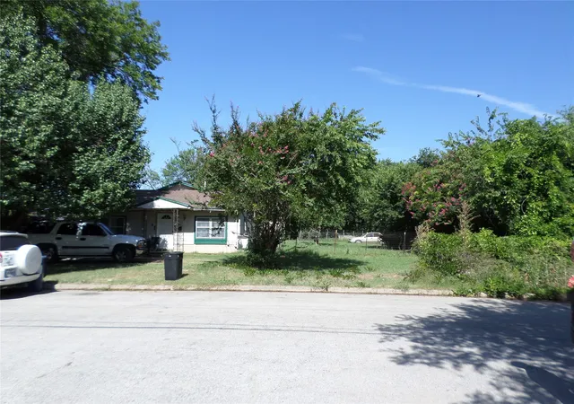 Photo 1 of Single family home for sale at 409 Holley St, Fort Worth, TX 76140 | MLS# 21325932 | Listing updated on 2026-07-11