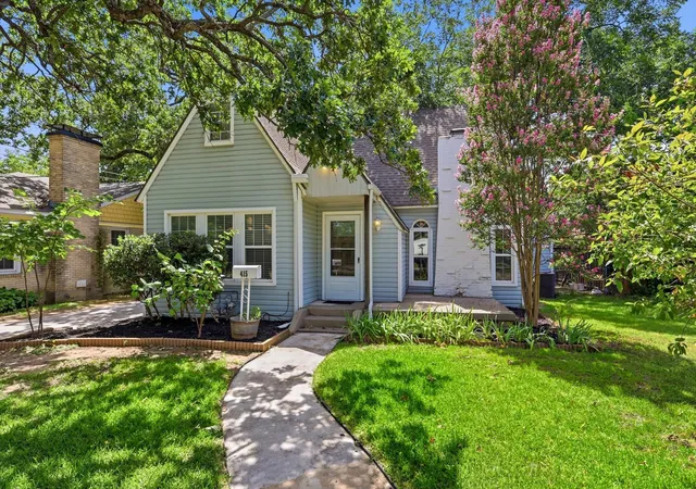 Photo 2 of Single family home for sale at 415 S Britain Rd, Irving, TX 75060 | MLS# 21324289 | Listing updated on 2026-07-26
