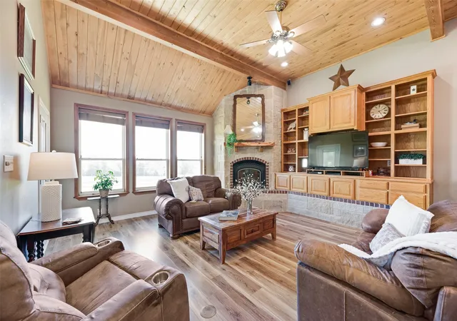 Photo 4 of House for sale at 3188 Us Hwy 82, Bells, TX 75414 | MLS# 21325934 | Listing updated on 2026-08-26