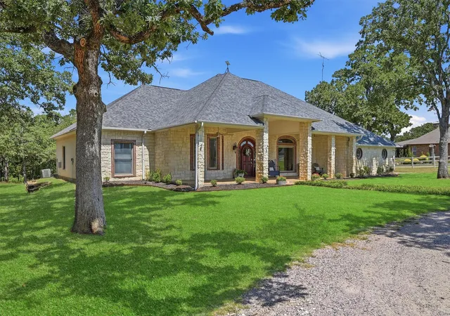 Photo 2 of Single family home for sale at 171 Briar Creek Rd, Whitesboro, TX 76273 | MLS# 21322390 | Listing updated on 2026-09-05