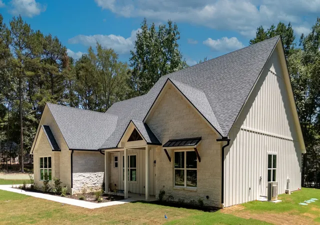 Photo 2 of Single family home for sale at 15337 Lakeside Dr, Tyler, TX 75707 | MLS# 21325696 | Listing updated on 2026-10-05