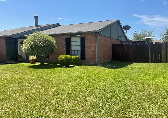 Photo 4 of Single family home for sale at 2017 Osage Trl, Grand Prairie, TX 75052 | MLS# 21323019 | Listing updated on 2026-08-22