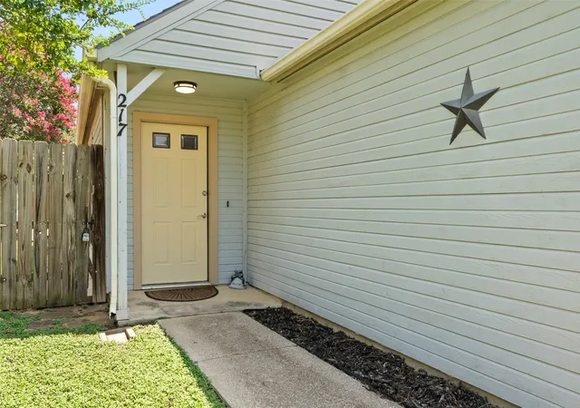 2nd image of 217 Teakwood Ln, Lewisville, TX 75067 | MLS# 21325964