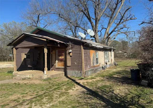 Photo 1 of Single family home for sale at 655 Se 5th St Se, Paris, TX 75460 | MLS# 21325962 | Listing updated on 2026-07-11