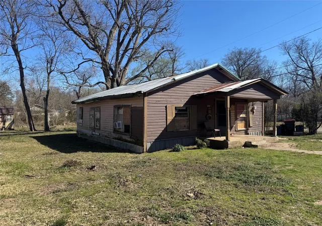 Photo 2 of Single family home for sale at 655 Se 5th St Se, Paris, TX 75460 | MLS# 21325962 | Listing updated on 2026-07-11