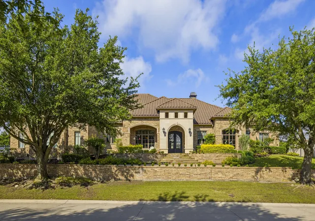 Photo 3 of Single family home for sale at 6705 Saucon Valley Dr, Fort Worth, TX 76132 | MLS# 21324685 | Listing updated on 2026-07-16