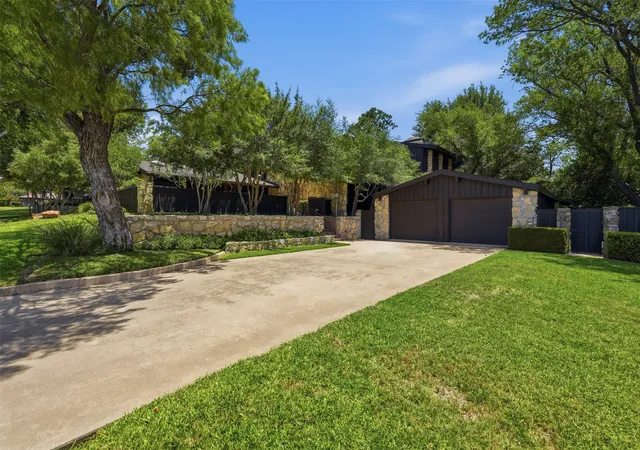 Photo 1 of Single family home for sale at 512 S Ammerman Ave, Eastland, TX 76448 | MLS# 21324817 | Listing updated on 2026-08-14