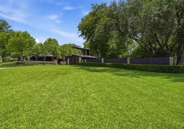Photo 3 of Single family home for sale at 512 S Ammerman Ave, Eastland, TX 76448 | MLS# 21324817 | Listing updated on 2026-08-14