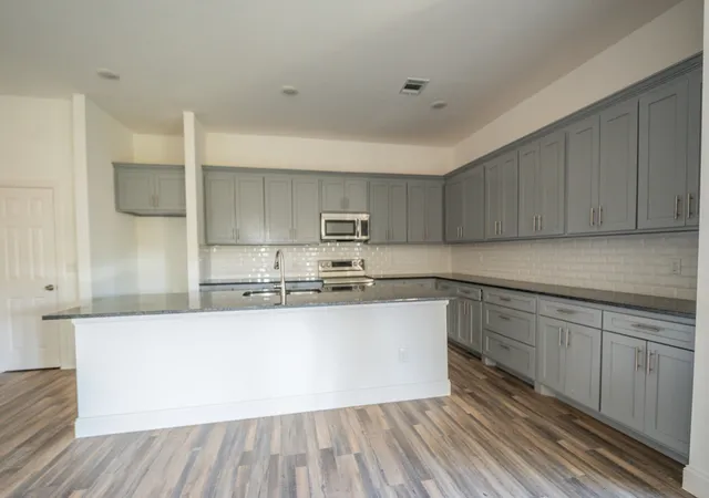 Photo 3 of Single family home for sale at 1408 Spinnaker Ln, Azle, TX 76020 | MLS# 21326006 | Listing updated on 2026-08-04