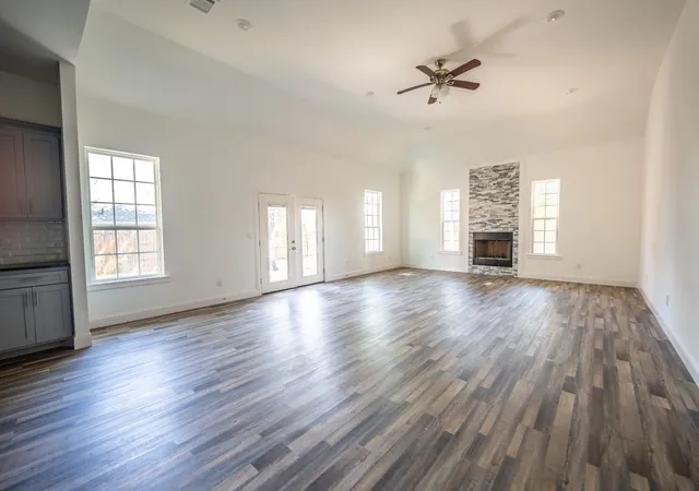 Photo 4 of Single family home for sale at 1408 Spinnaker Ln, Azle, TX 76020 | MLS# 21326006 | Listing updated on 2026-08-04