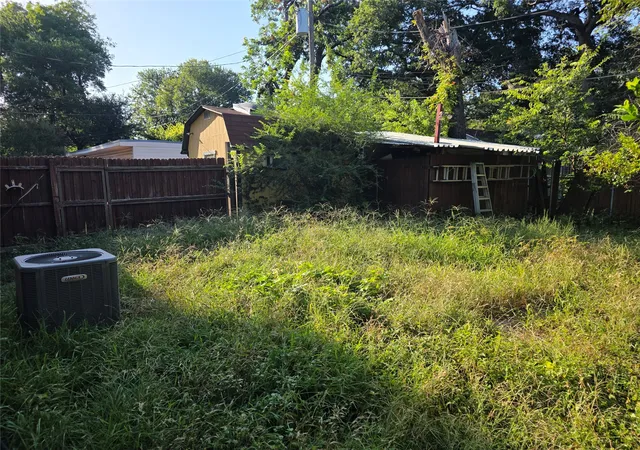 Photo 15 of Single family home for sale at 2216 Daisy Ln, Fort Worth, TX 76111 | MLS# 21324709 | Listing updated on 2026-08-22