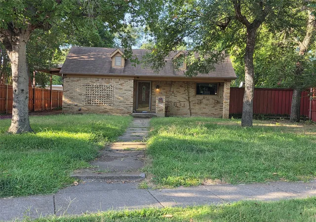 Photo 2 of Single family home for sale at 2216 Daisy Ln, Fort Worth, TX 76111 | MLS# 21324709 | Listing updated on 2026-08-22
