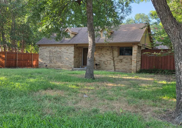 Photo 2 of Single family home for sale at 2216 Daisy Ln, Fort Worth, TX 76111 | MLS# 21324709 | Listing updated on 2026-08-22