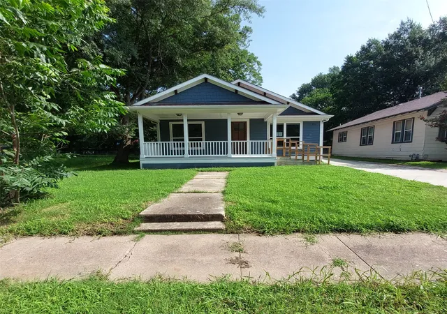 Photo 1 of Single family home for sale at 701 E Washington St, Paris, TX 75460 | MLS# 21324751 | Listing updated on 2026-08-21
