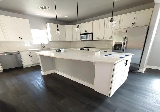 Photo 3 of Single family home for sale at 701 E Washington St, Paris, TX 75460 | MLS# 21324751 | Listing updated on 2026-08-21