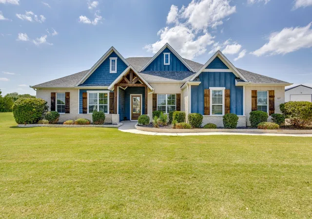 Photo 3 of Single family home for sale at 120 Homestead Ln, Waxahachie, TX 75165 | MLS# 21320901 | Listing updated on 2026-10-07
