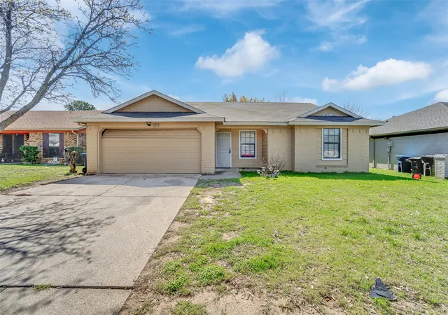 Photo 1 of Single family home for sale at 3201 Highlawn Ter, Fort Worth, TX 76133 | MLS# 21326070 | Listing updated on 2026-08-22