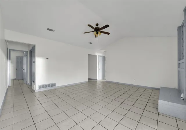 Photo 4 of Single family home for sale at 3201 Highlawn Ter, Fort Worth, TX 76133 | MLS# 21326070 | Listing updated on 2026-08-22