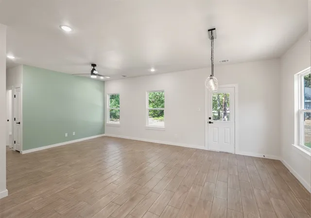 Photo 3 of Single family home for sale at 130 Arapaho Trl, Mabank, TX 75156 | MLS# 21326053 | Listing updated on 2026-09-24