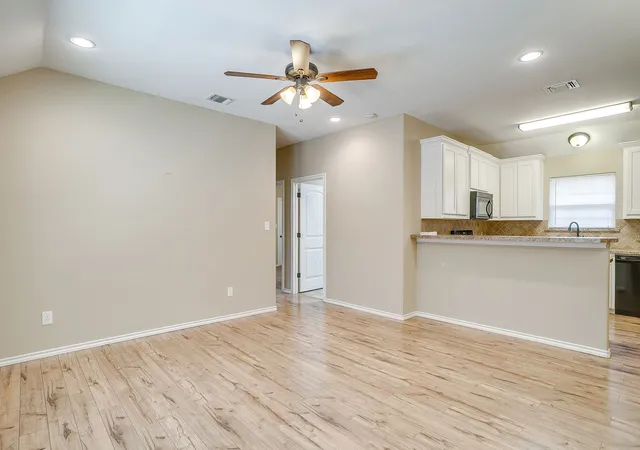 image of 719 Harness Trl, Granbury, TX 76049 | MLS# 21315955