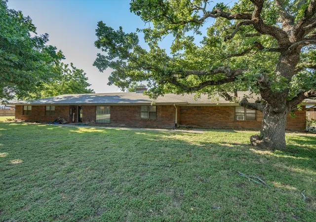 Photo 1 of Single family home for sale at 901 Pebble St, Bowie, TX 76230 | MLS# 21304777 | Listing updated on 2026-08-23