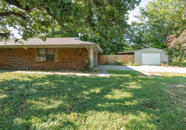 Photo 3 of Single family home for sale at 901 Pebble St, Bowie, TX 76230 | MLS# 21304777 | Listing updated on 2026-08-23