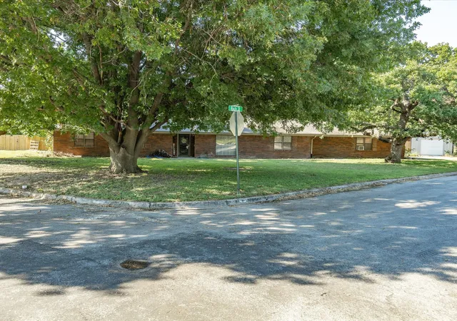 Photo 3 of Single family home for sale at 901 Pebble St, Bowie, TX 76230 | MLS# 21304777 | Listing updated on 2026-08-23