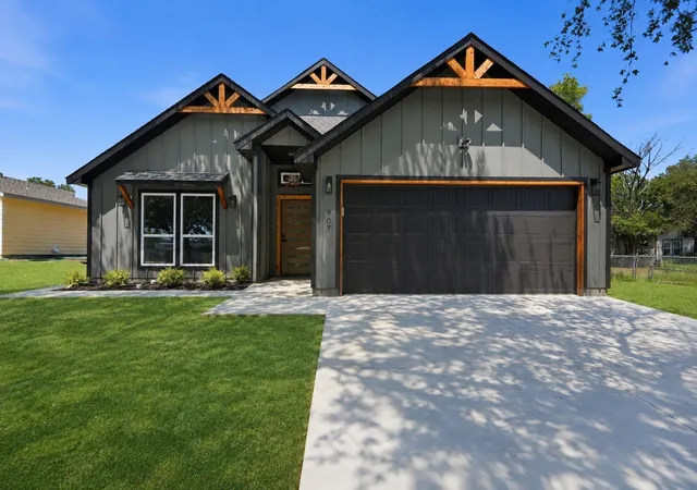 Photo 1 of Sale Pending at 907 Renfro Dr, Fort Worth, TX 76108 | MLS# 21326042 | Listing updated on 2026-09-01
