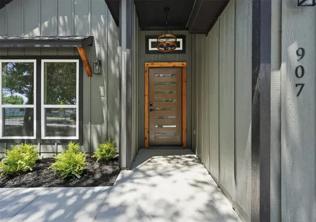 Photo 3 of Sale Pending at 907 Renfro Dr, Fort Worth, TX 76108 | MLS# 21326042 | Listing updated on 2026-09-01