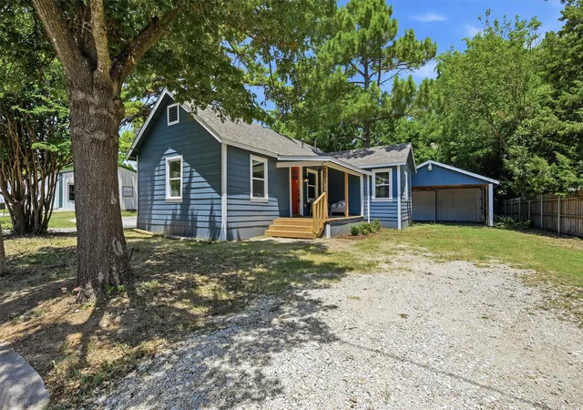 Photo 1 of Single family home for sale at 201 Mineral St, Whitesboro, TX 76273 | MLS# 21325911 | Listing updated on 2026-08-24
