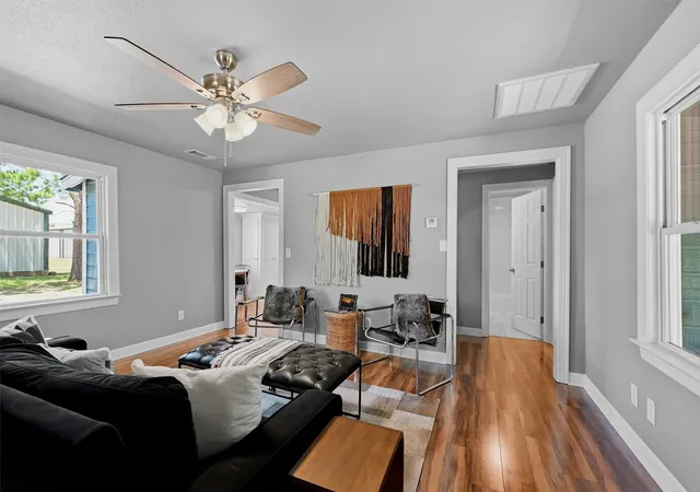 Photo 4 of Single family home for sale at 201 Mineral St, Whitesboro, TX 76273 | MLS# 21325911 | Listing updated on 2026-09-28