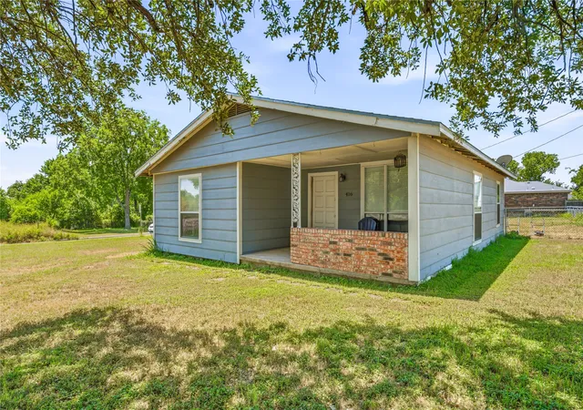 Photo 2 of Single family home for sale at 416 East Rd, Stephenville, TX 76401 | MLS# 21325145 | Listing updated on 2026-09-04
