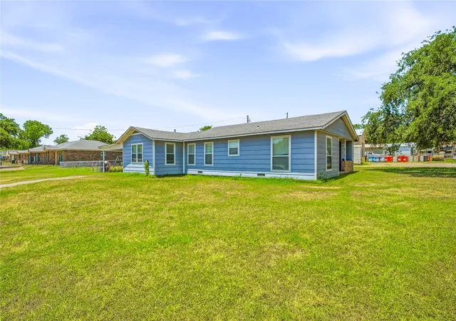 Photo 3 of Single family home for sale at 416 East Rd, Stephenville, TX 76401 | MLS# 21325145 | Listing updated on 2026-09-04