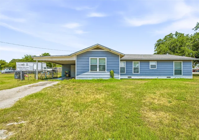 Photo 3 of Single family home for sale at 416 East Rd, Stephenville, TX 76401 | MLS# 21325145 | Listing updated on 2026-09-04
