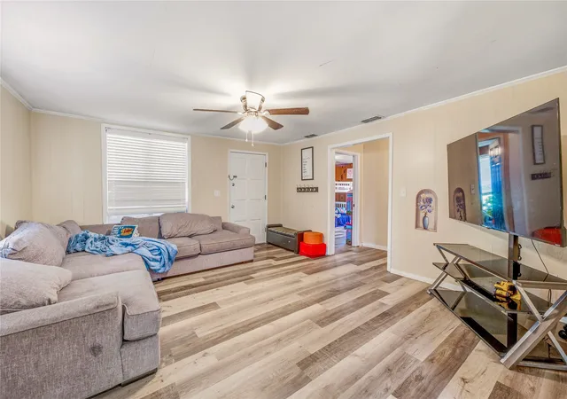 Photo 4 of Single family home for sale at 416 East Rd, Stephenville, TX 76401 | MLS# 21325145 | Listing updated on 2026-09-04