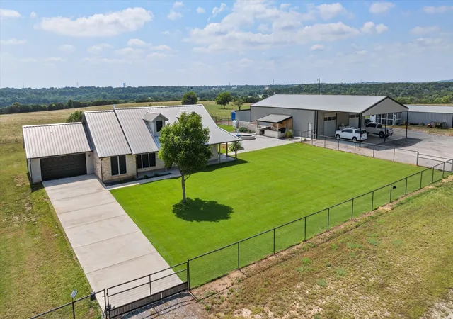 Photo 3 of Single family home for sale at 7000 Massey Rd, Granbury, TX 76049 | MLS# 21323485 | Listing updated on 2026-08-27