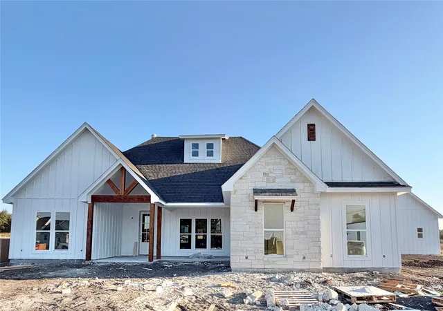 Photo 1 of Single family home for sale at 2021 Collin St, Weatherford, TX 76085 | MLS# 21326004 | Listing updated on 2026-09-26