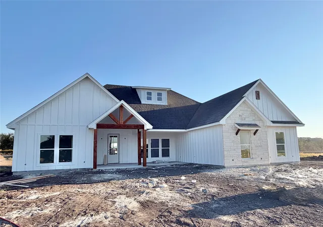 Photo 2 of Single family home for sale at 2021 Collin St, Weatherford, TX 76085 | MLS# 21326004 | Listing updated on 2026-09-26