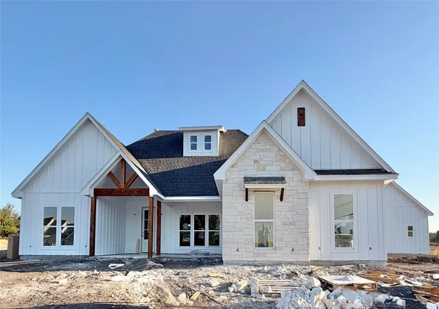 Photo 3 of Single family home for sale at 2021 Collin St, Weatherford, TX 76085 | MLS# 21326004 | Listing updated on 2026-09-26