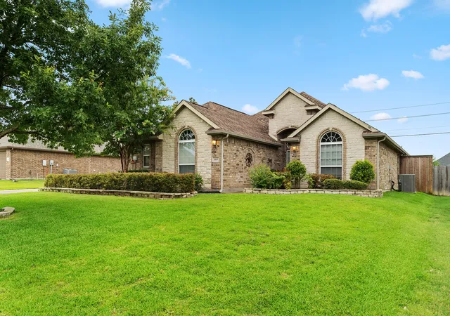 Photo 1 of Sale Pending at 1009 Ethan Dr, Greenville, TX 75402 | MLS# 21324873 | Listing updated on 2026-09-28