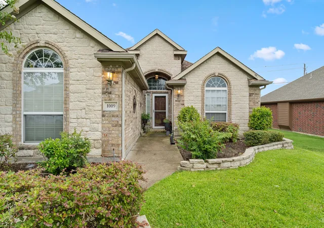 Photo 2 of Sale Pending at 1009 Ethan Dr, Greenville, TX 75402 | MLS# 21324873 | Listing updated on 2026-09-28