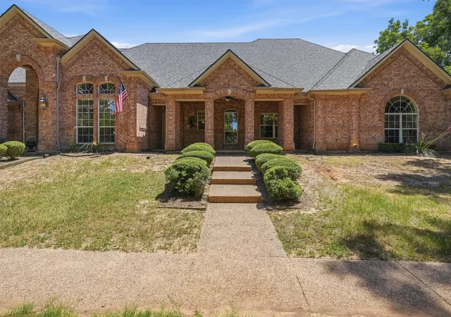 Photo 3 of Single family home for sale at 7405 Fox Fire Ct, Granbury, TX 76049 | MLS# 21325248 | Listing updated on 2026-07-10