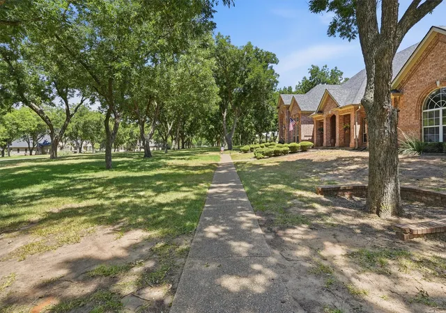 Photo 4 of Single family home for sale at 7405 Fox Fire Ct, Granbury, TX 76049 | MLS# 21325248 | Listing updated on 2026-09-28
