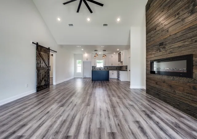 Photo 4 of Single family home for sale at 204 W Collins, Decatur, TX 76234 | MLS# 21326271 | Listing updated on 2026-08-19
