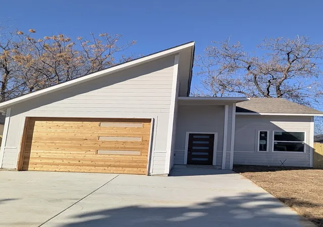 Photo 2 of Single family home for sale at 2631 Burger Ave, Dallas, TX 75215 | MLS# 21326288 | Listing updated on 2026-08-22