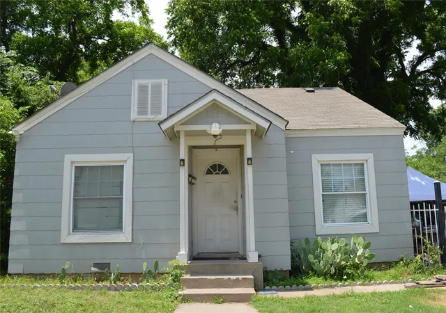 Photo 2 of Single family home for sale at 127 Blevins St, Fort Worth, TX 76111 | MLS# 21326304 | Listing updated on 2026-07-15
