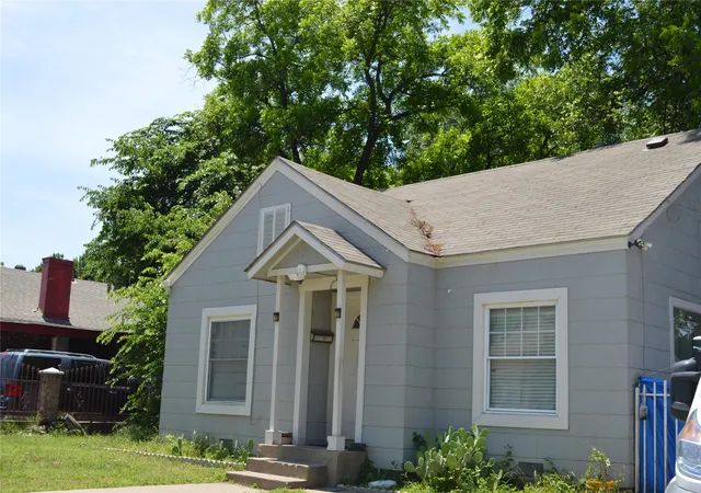 Photo 3 of Single family home for sale at 127 Blevins St, Fort Worth, TX 76111 | MLS# 21326304 | Listing updated on 2026-07-15