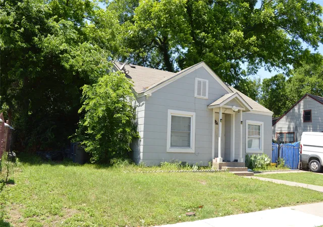 Photo 3 of Single family home for sale at 127 Blevins St, Fort Worth, TX 76111 | MLS# 21326304 | Listing updated on 2026-07-15
