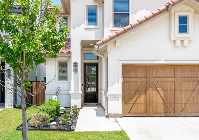 Photo 4 of Single family home for sale at 9036 Lakeside Dr, Fort Worth, TX 76179 | MLS# 21326305 | Listing updated on 2026-07-16